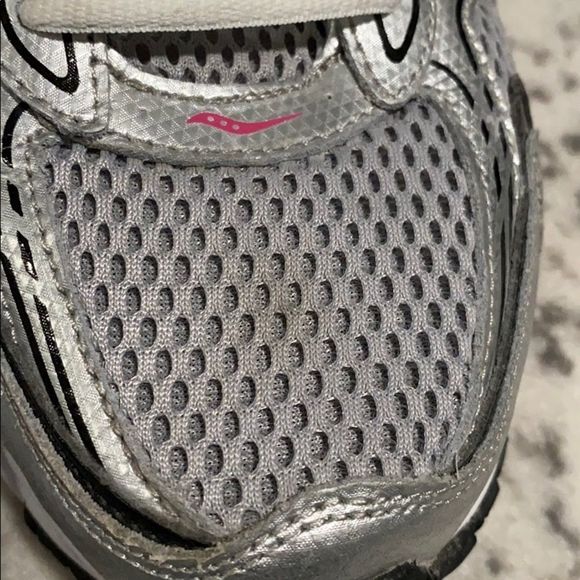 Saucony Oasis Grid running workout sneakers Size 10 EUC silver athletic active - Picture 10 of 10